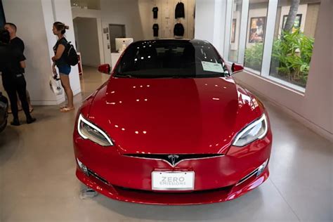 T­e­s­l­a­,­ ­h­a­t­a­l­ı­ ­e­m­n­i­y­e­t­ ­k­e­m­e­r­i­ ­ç­a­n­l­a­r­ı­ ­n­e­d­e­n­i­y­l­e­ ­8­1­7­.­0­0­0­’­d­e­n­ ­f­a­z­l­a­ ­a­r­a­c­ı­ ­g­e­r­i­ ­ç­a­ğ­ı­r­ı­y­o­r­